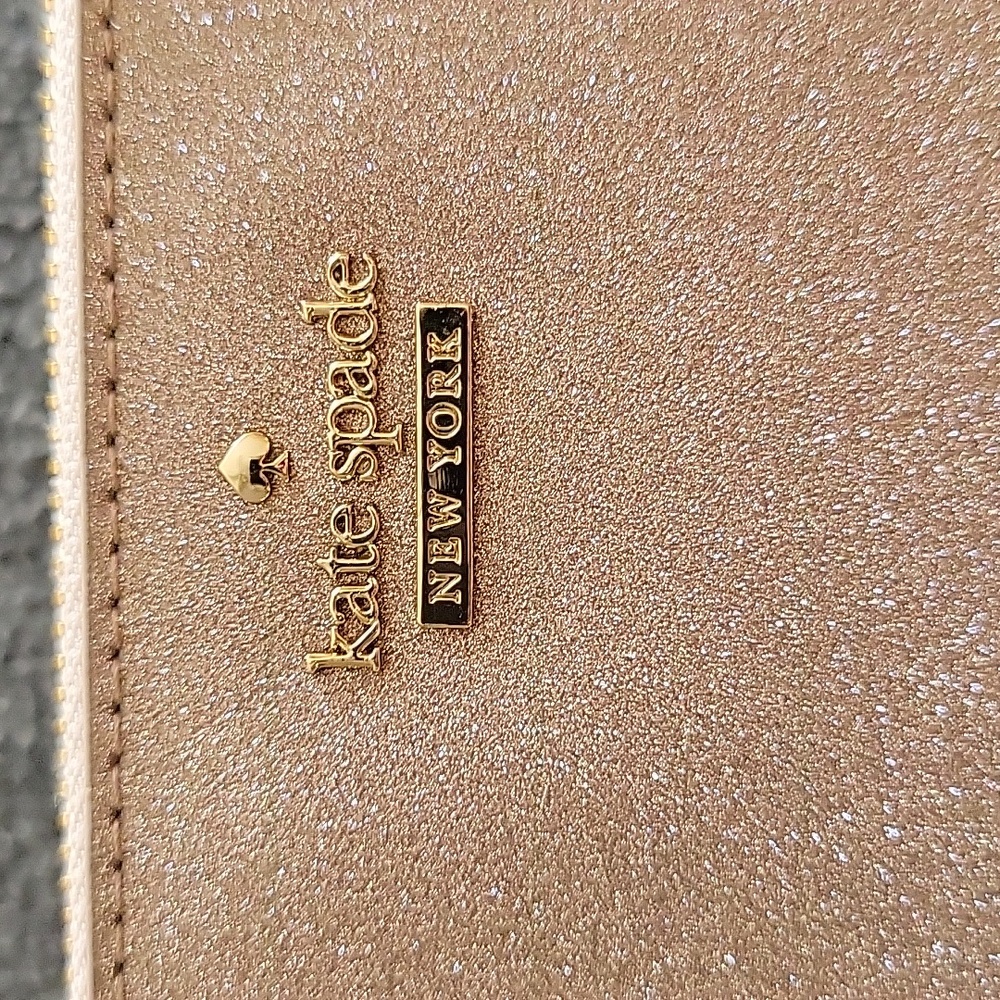 Kate Spade glitter wristlet in a silver/champagne color, excellent condition - Picture 2 of 10